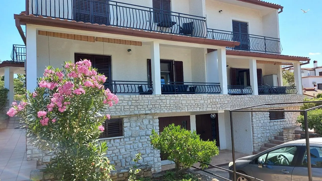 Apartments Nina, Pinta & Santa Maria Nova Vas