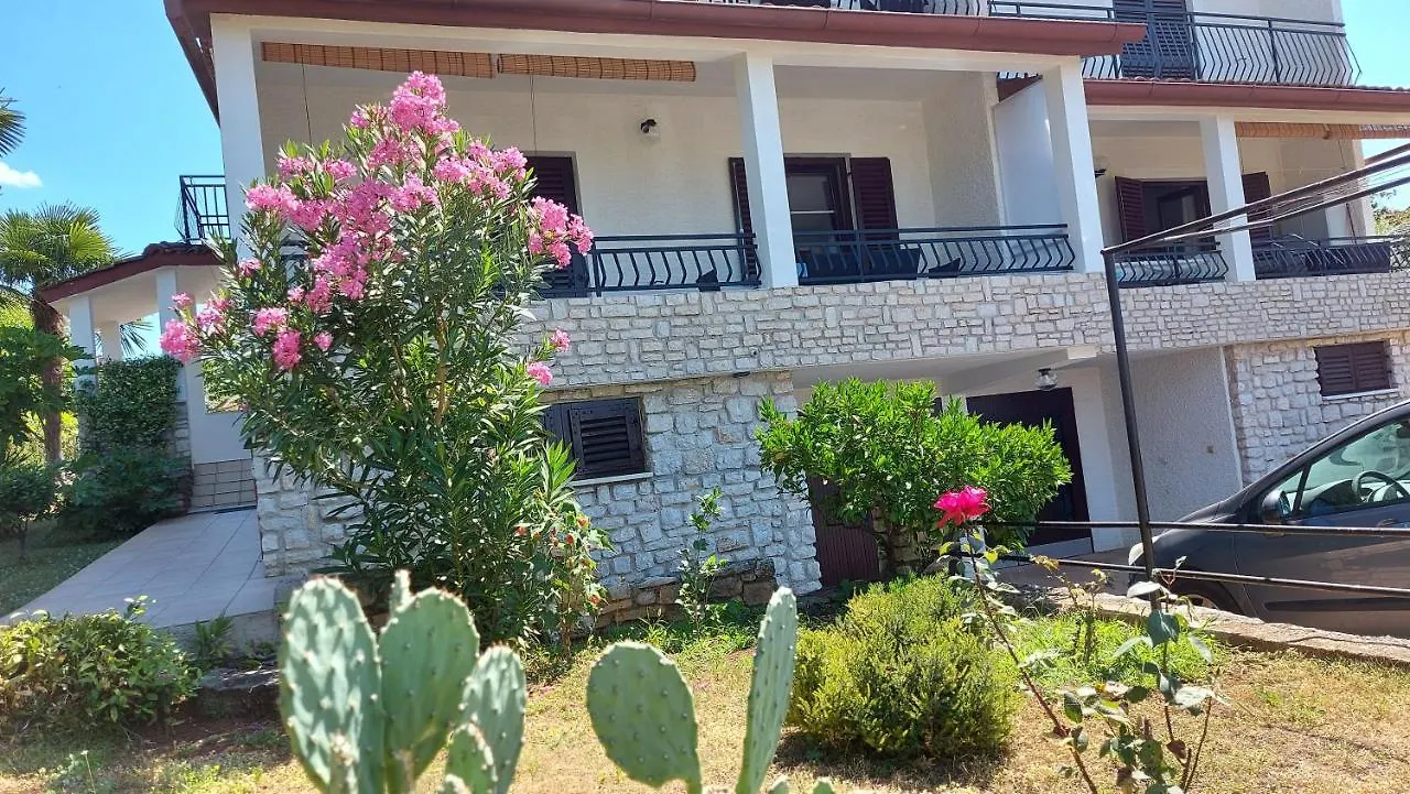 Apartments Nina, Pinta & Santa Maria Nova Vas