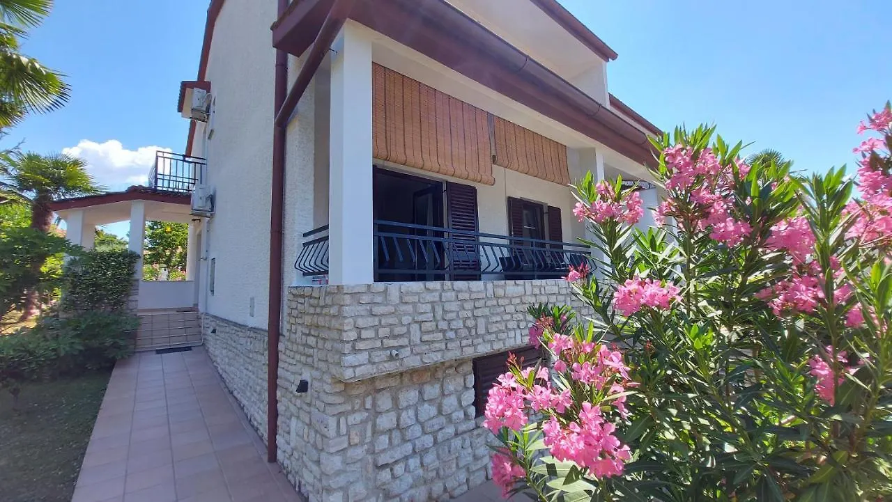 Apartments Nina, Pinta & Santa Maria Nova Vas